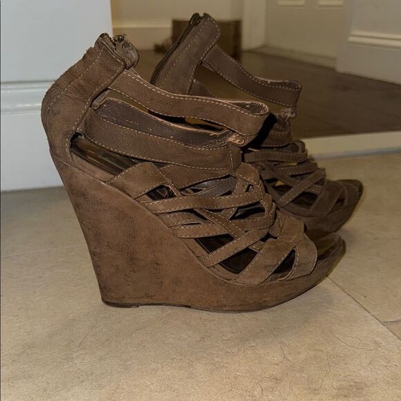 Brown Wedge Sandals Suede 8 Women’s Heels - Great Condition - Picture 1 of 3